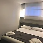 Large Taverna 2br 2ba Steps To Lift Full Kitchen 度假居 *