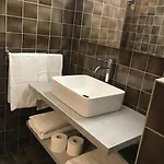 別荘 Large Taverna 2br 2ba Steps To Lift Full Kitchen *
