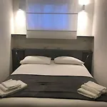 Large Taverna 2br 2ba Steps To Lift Full Kitchen 库马约尔