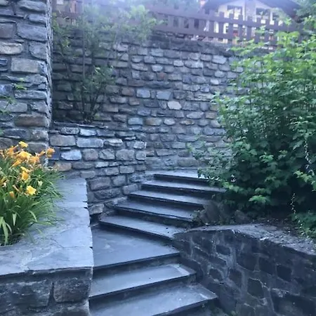 Spaziosa Taverna Accanto Alle Piste Da Sci Hébergement de vacances *