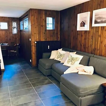 Spaziosa Taverna Accanto Alle Piste Da Sci Hébergement de vacances Courmayeur