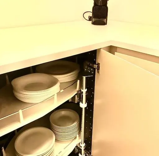 Large Taverna 2br 2ba Steps To Lift Full Kitchen Nyaraló