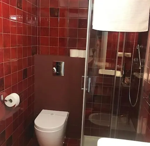 Large Taverna 2br 2ba Steps To Lift Full Kitchen Nyaraló *