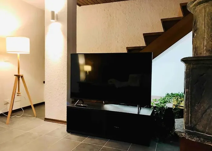 Large Taverna 2br 2ba Steps To Lift Full Kitchen *