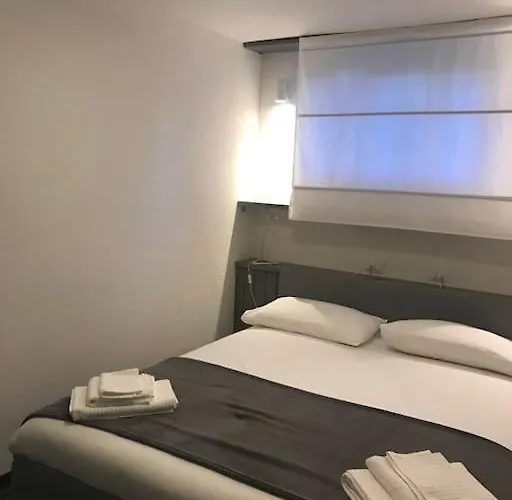 Large Taverna 2br 2ba Steps To Lift Full Kitchen Nyaraló *