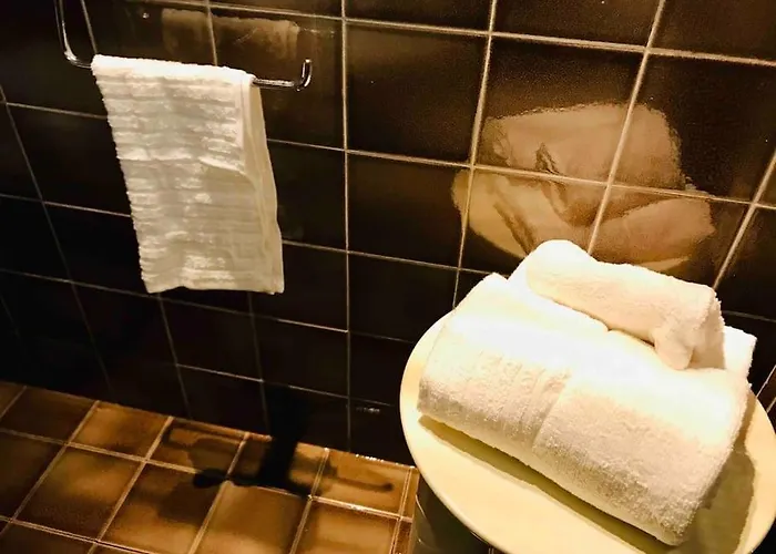 Large Taverna 2br 2ba Steps To Lift Full Kitchen