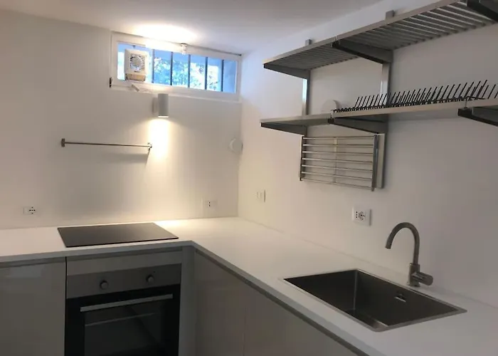 Nyaraló Large Taverna 2br 2ba Steps To Lift Full Kitchen