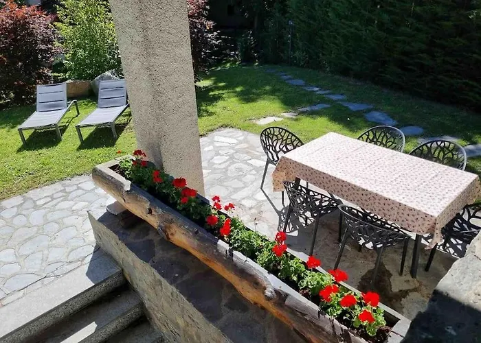 Large Taverna 2br 2ba Steps To Lift Full Kitchen *